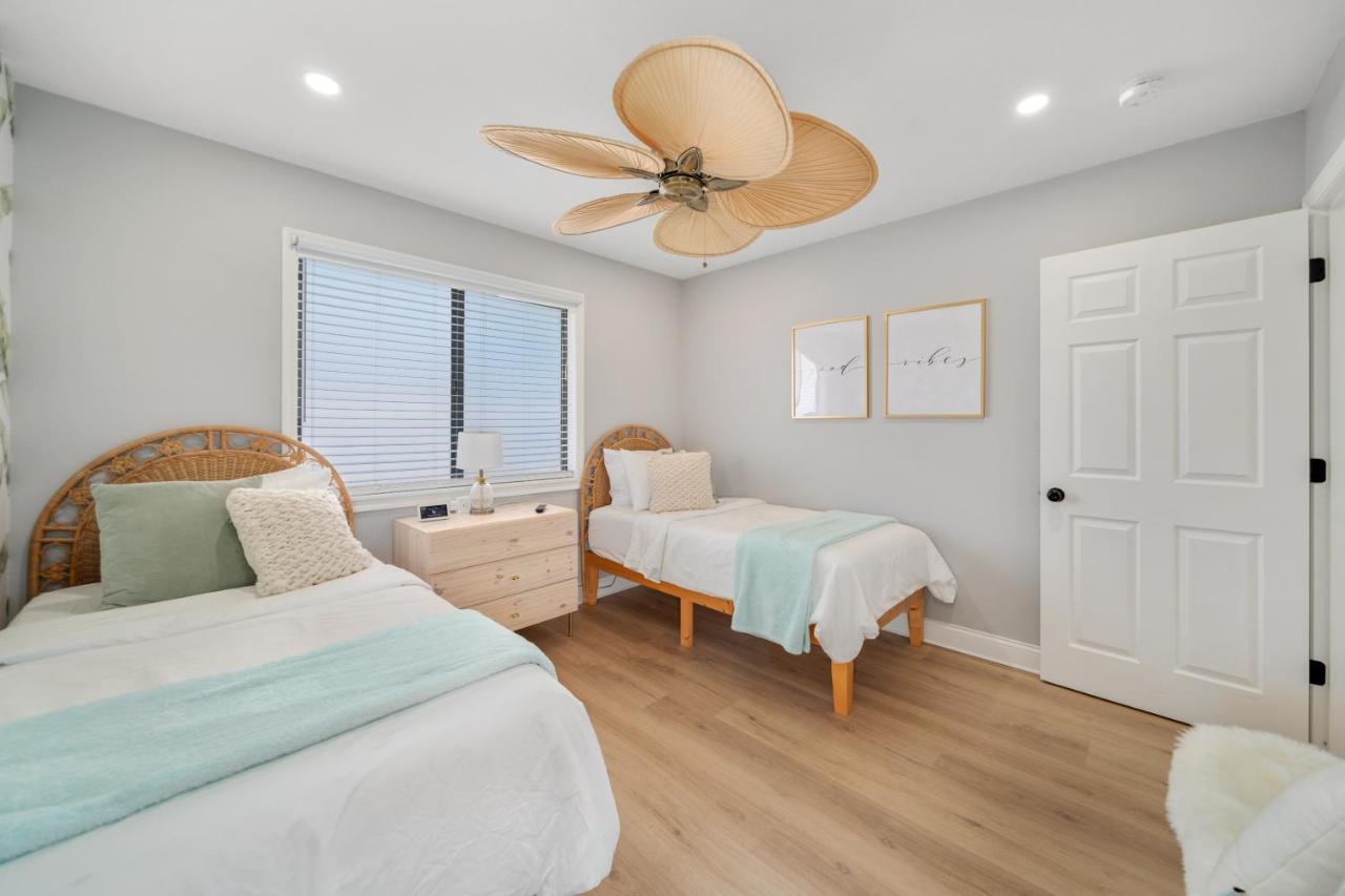 Luxury Villa 3 Blocks From The Beach With A Pool, Fire Pit And Outdoor Oasis Cape Canaveral Eksteriør billede