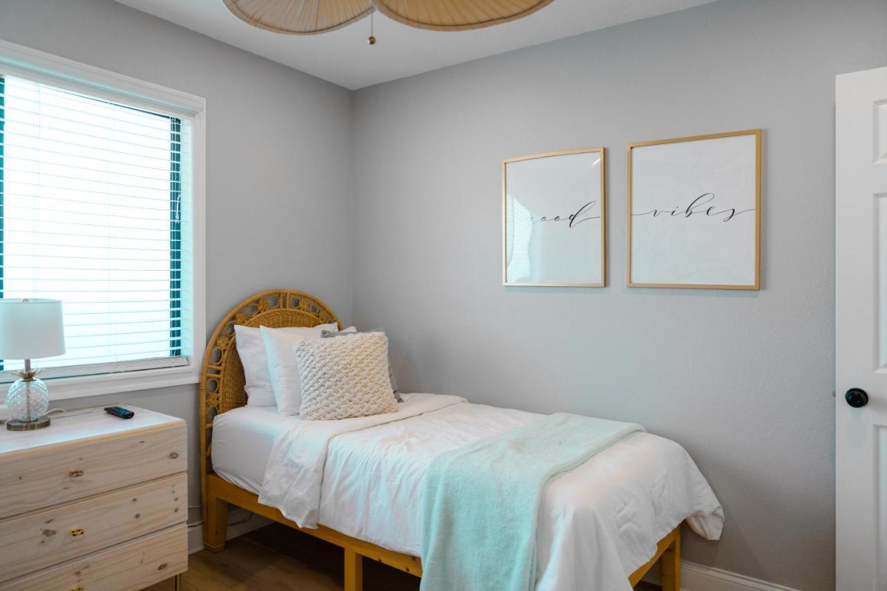 Luxury Villa 3 Blocks From The Beach With A Pool, Fire Pit And Outdoor Oasis Cape Canaveral Eksteriør billede