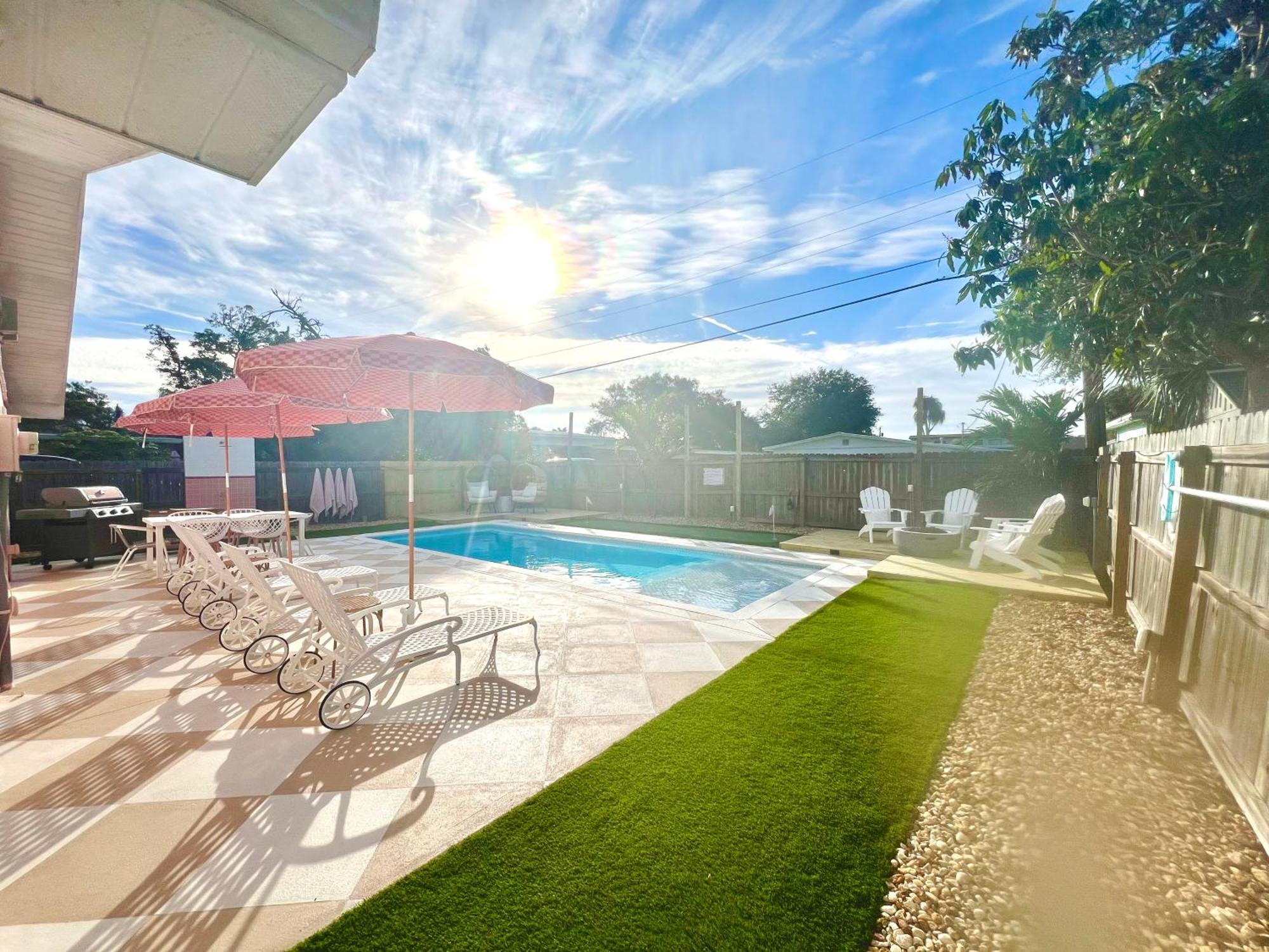 Luxury Villa 3 Blocks From The Beach With A Pool, Fire Pit And Outdoor Oasis Cape Canaveral Eksteriør billede