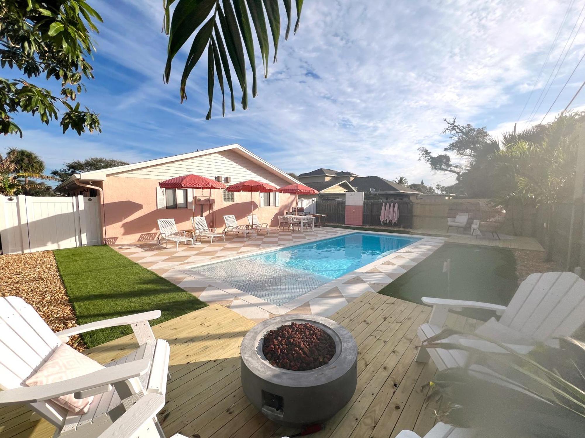 Luxury Villa 3 Blocks From The Beach With A Pool, Fire Pit And Outdoor Oasis Cape Canaveral Eksteriør billede